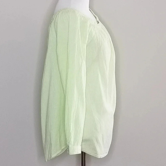 Crown & Ivy Green Seersucker Striped Top M - Picture 2 of 5